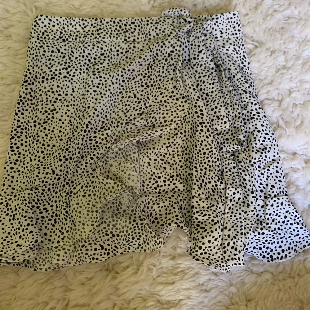 White with black dots tie skirt